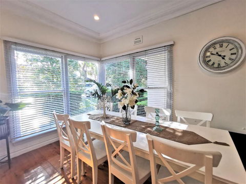 Sydney Meets Miranda, Comfy 4 Bedrooms Corner House - Accommodation Rockhampton 3
