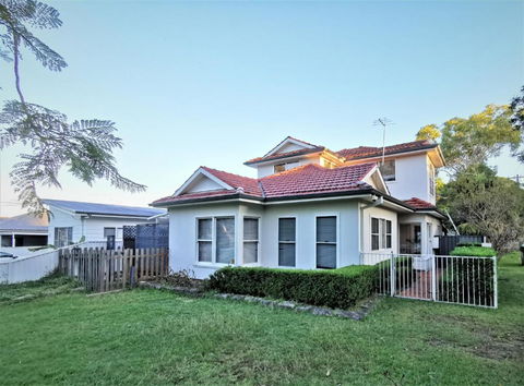 Sydney Meets Miranda, Comfy 4 Bedrooms Corner House - Accommodation Rockhampton 1