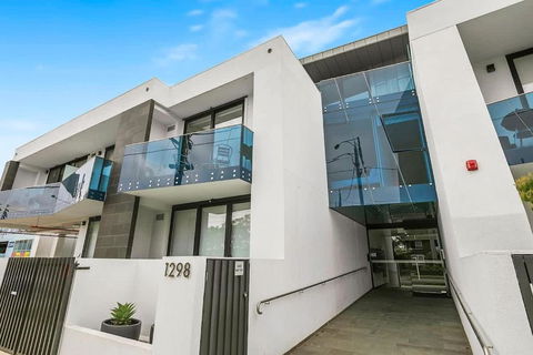 The Even Apartment In Carnegie With Parking - Accommodation Rockhampton 1