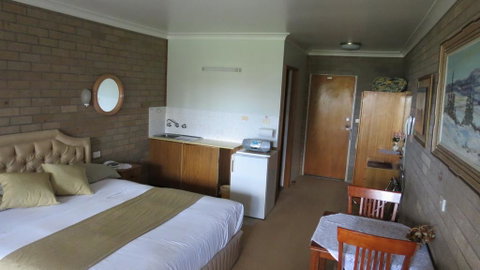 Beachview Motel - Adults Only - Accommodation Rockhampton 3