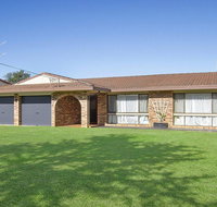 Beachway - beach access at end of street - Accommodation Rockhampton