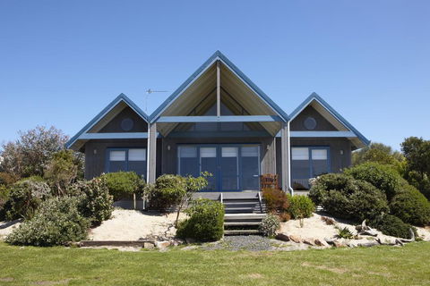 Bear Gully Coastal Cottages - Accommodation Rockhampton 0