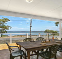 Bellevue - overlooking serene Lake Woolumboola - Accommodation Rockhampton