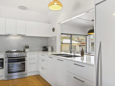 Bellevue - Overlooking Serene Lake Woolumboola - Accommodation Rockhampton 1