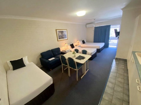 Benson Court Motel - Accommodation Rockhampton 1