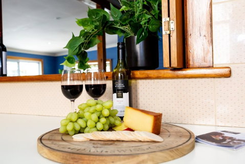 Best Central House - SLEEPS 11 !! - Accommodation Rockhampton 3