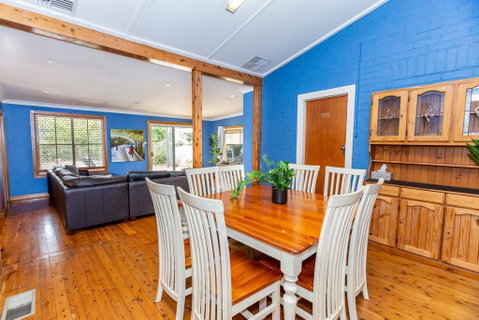 Best Central House - SLEEPS 11 !! - Accommodation Rockhampton 0