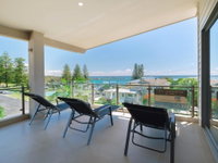 Bimbadeen Penthouse - across the road from Main Beach