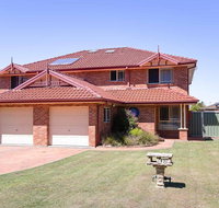 Blue Bay 83a Rocky Point Road - Foxtel  air conditioning downstairs - Accommodation Rockhampton