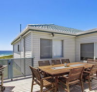 Blue Horizon - beachfront with fireplace - Accommodation Rockhampton
