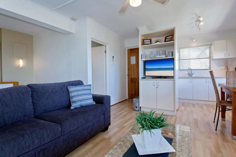 Blue Vista, Unit 8/13 Victoria Parade - Accommodation Rockhampton 1