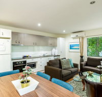 Bluewater 1 - Rainbow Shores Amazing Location Easy Walk To Beach Pool Aircon Outdoor spa - Accommodation Rockhampton