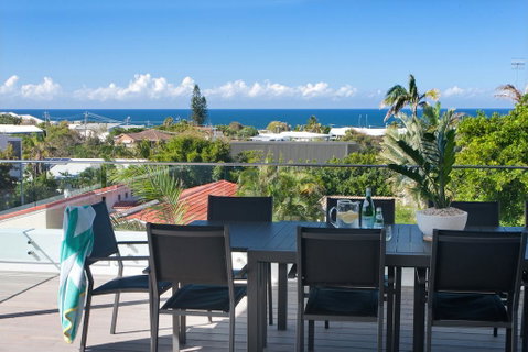 Bluey's Beach House - 5 Bedroom - Accommodation Rockhampton 1