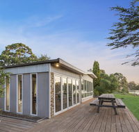 Bluff View River House - Stunning Riverfront - Accommodation Rockhampton
