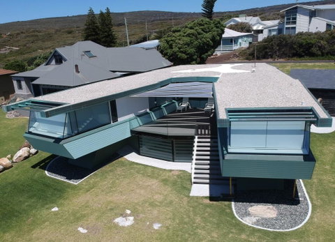 Boathouse - Nearly In The Water And Wonderful Views - Accommodation Rockhampton 1