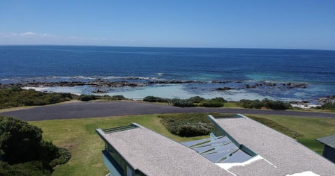 Boathouse - Nearly In The Water And Wonderful Views - Accommodation Rockhampton 0