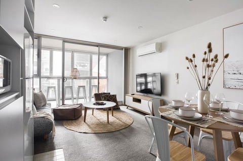 Boho On Morphett-In The Heart Of The CBD - Wifi - Nespresso - Netflix - Accommodation Rockhampton 0