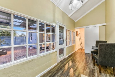 The Jazz B&B - Accommodation Rockhampton 2