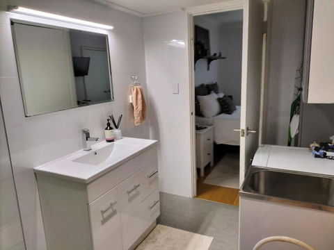 The Lake House - Accommodation Rockhampton 2