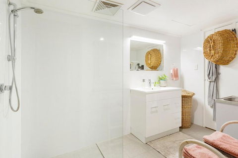 The Lake House - Accommodation Rockhampton 3