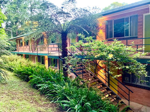 WARBURTON MOTEL - Where Mid-century Style Meets The Mountains - Accommodation Rockhampton 3