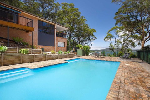 Waterfront Family Retreat Saratoga - Accommodation Rockhampton 1
