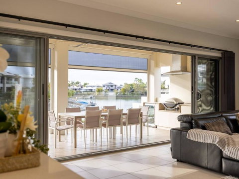 Waterfront Lifestyle Holiday5B House NearThemePark - Accommodation Rockhampton 0