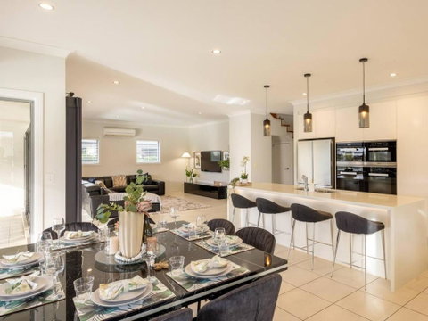 Waterfront Lifestyle Holiday5B House NearThemePark - Accommodation Rockhampton 1