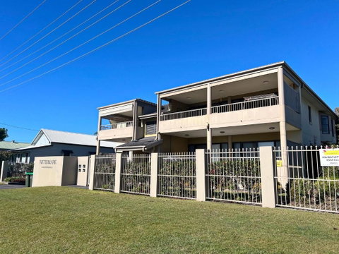 Watermark Apartment 2 - Bring Your Own Linen. - Accommodation Rockhampton 0