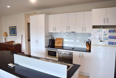 Watermark Apartment 2 - Bring Your Own Linen. - Accommodation Rockhampton 2
