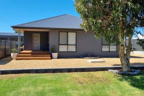 Wellington Marina70 - Accommodation Rockhampton 1