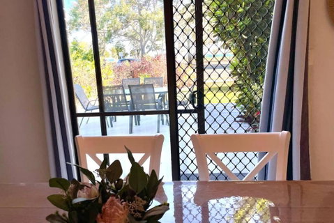 WHISPERING PALMS - Accommodation Rockhampton 3