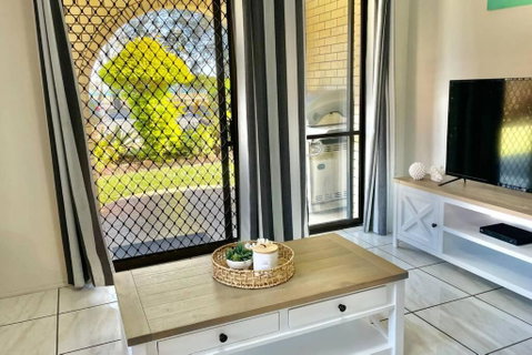 WHISPERING PALMS - Accommodation Rockhampton 2