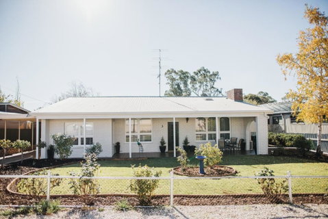 White On Wright Clare - Accommodation Rockhampton 1