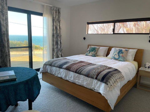 Windance - Accommodation Rockhampton 0