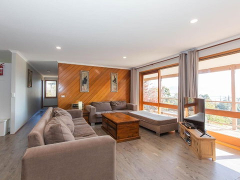 Winterwood 9 Camira Ave - Accommodation Rockhampton 2