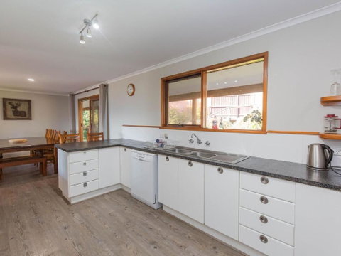 Winterwood 9 Camira Ave - Accommodation Rockhampton 3