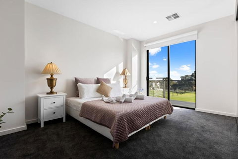Woodforde 3BR House With An Amazing View - Accommodation Rockhampton 0