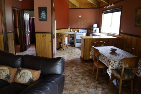 Wrenwood Chalets - Accommodation Rockhampton 2