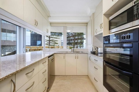 Zenith 2Bd Absolute Beachfront Surfers Paradise - Accommodation Rockhampton 2