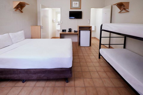 Outback Lodge - Accommodation Rockhampton 1