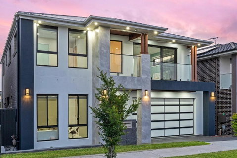 Spacious & Luxury 4Bed Room Retreat Near Station - Accommodation Rockhampton 1