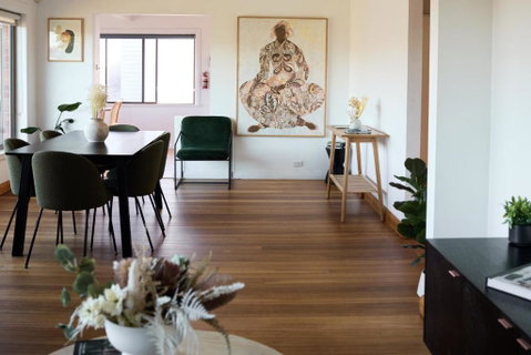 Waterfront Home With Outdoor Spa Bath And Mountain Views - 5 Min Drive To City - Accommodation Rockhampton 0