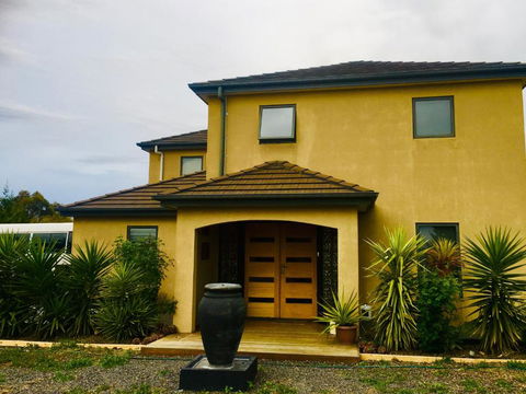Yes Home - Accommodation Rockhampton 2
