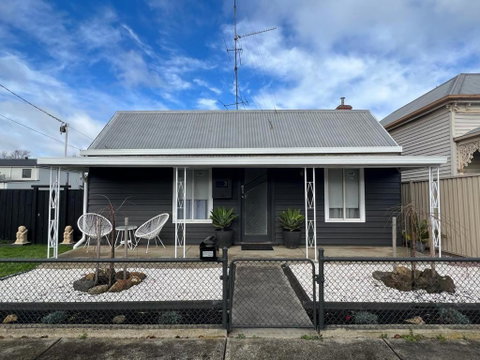 Zen Out On Surrey - Accommodation Rockhampton 0