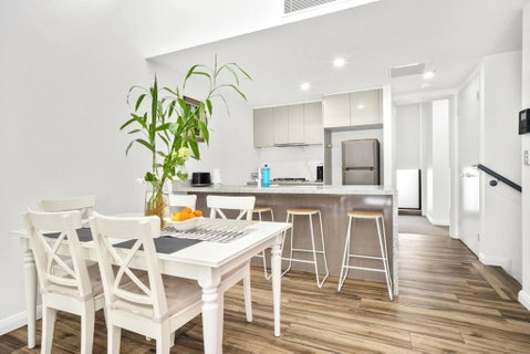 Zetland Gem 2Bed Apt With Pool & Gym Access - Accommodation Rockhampton 2