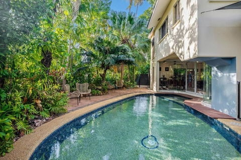 Zen Serene Seascape - Family Pool - BBQ - Markets - Accommodation Rockhampton 0