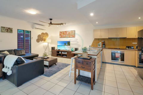 Zen Serene Seascape - Family Pool - BBQ - Markets - Accommodation Rockhampton 3