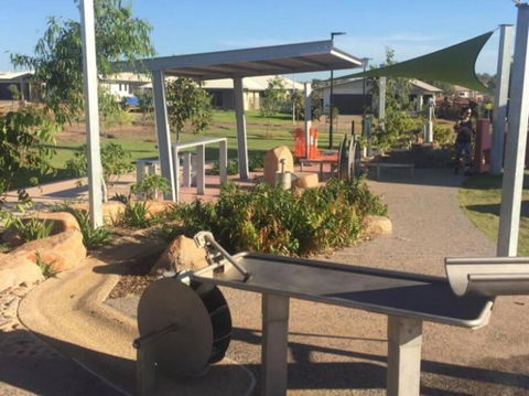 Zenhouse: 4BR Stylish Work/Family Home In Muirhead - Accommodation Rockhampton 1