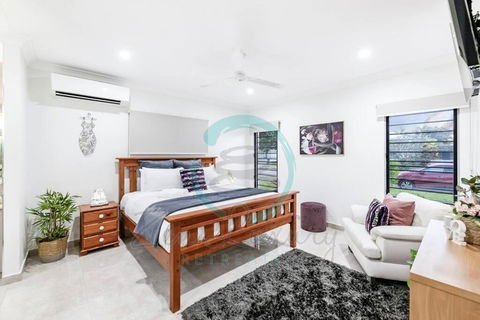 Zenhouse: 4BR Stylish Work/Family Home In Muirhead - Accommodation Rockhampton 2